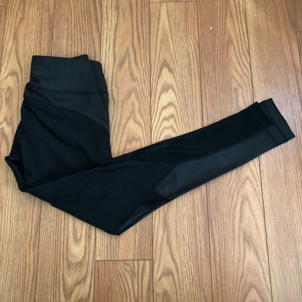 Mesh insert activewear leggings